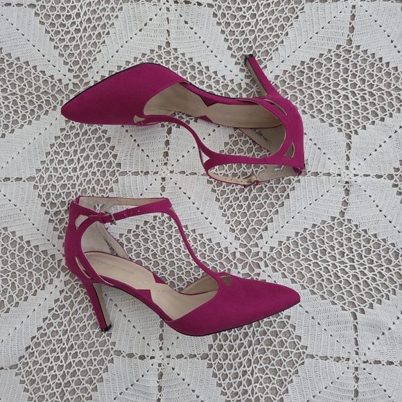 Adrienne Vittadini Futchsia Suede T Strap Heels Size 10 - Picture 2 of 8